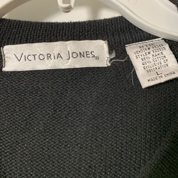 Victoria Jones size large zip up Christmas sweater. Sequins are all intact - Picture 4 of 5